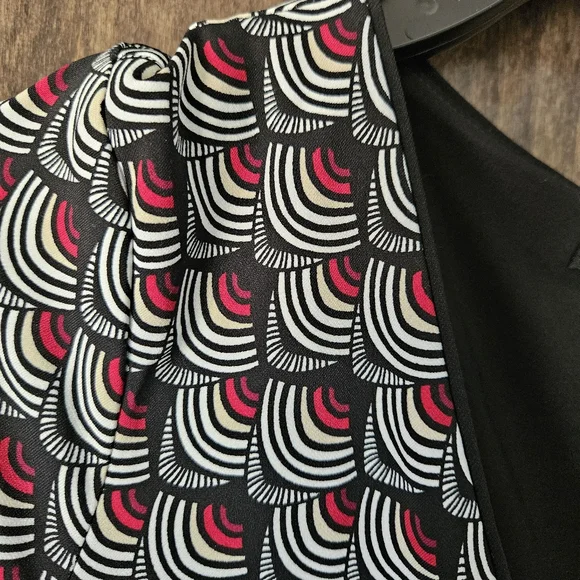 White House Black Market WBHM Faux Wrap Dress Geometric Design Size 6 - Picture 11 of 13